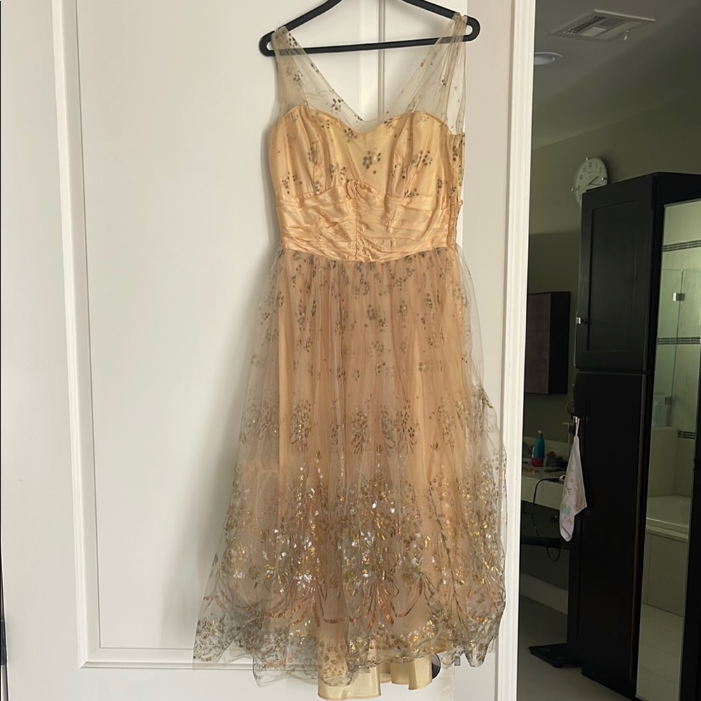 Elegant 50s style party dress